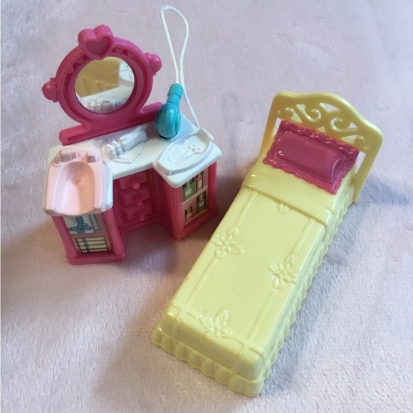 Mattel Other - 2001 Mattel Sweet Streets Dollhouse Beauty Salon Vanity Station Hair Dryer Bed